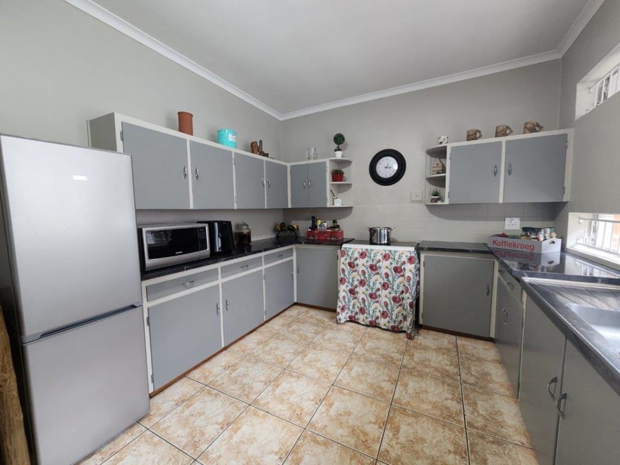 4 Bedroom Property for Sale in Bergzicht Western Cape